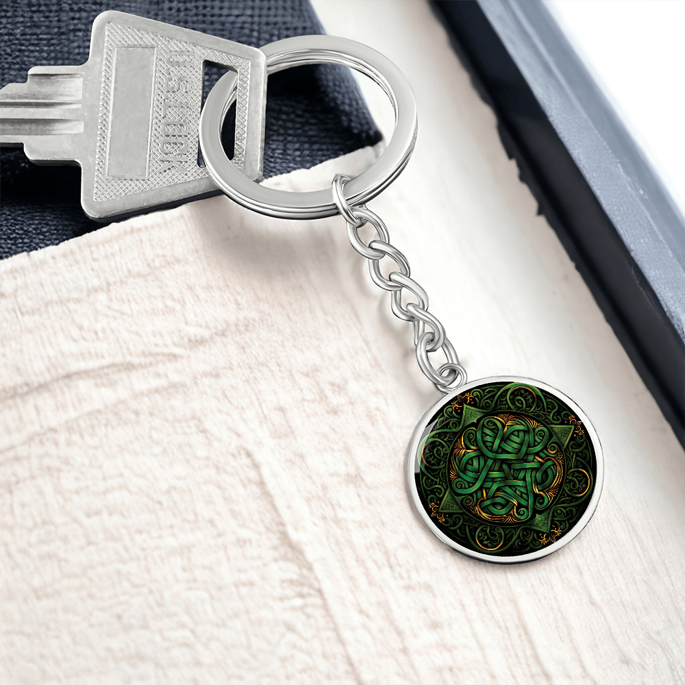Green Celtic Knot Keychain - Romantic Pendant Jewelry
