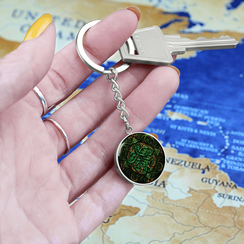 Green Celtic Knot Keychain - Romantic Pendant Jewelry