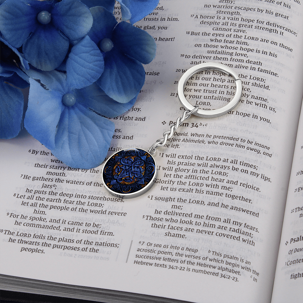 Blue Celtic Knot Keychain - Romantic Pendant Jewelry