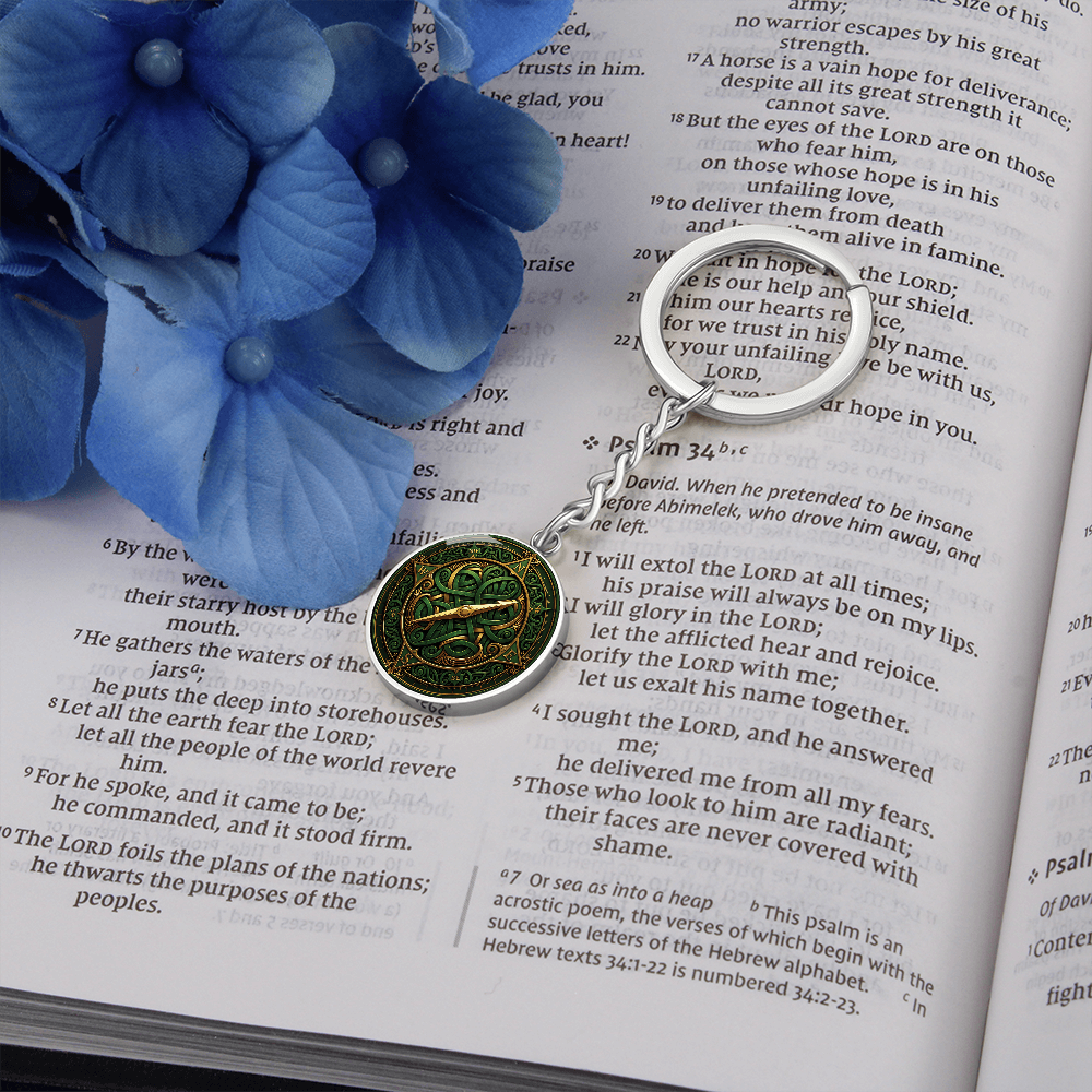 Compass Rose Keychain - Green Celtic Pendant Jewelry