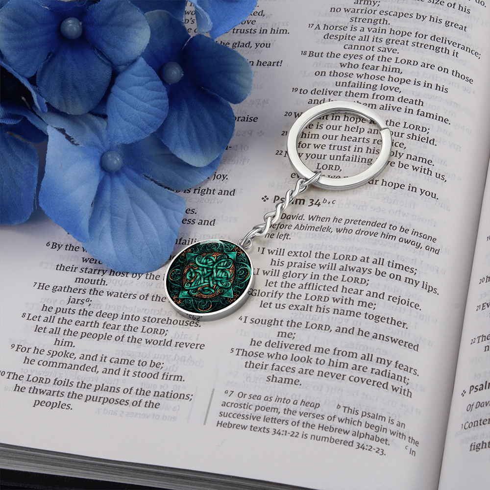 Teal Celtic Knot Keychain - Romantic Pendant Jewelry