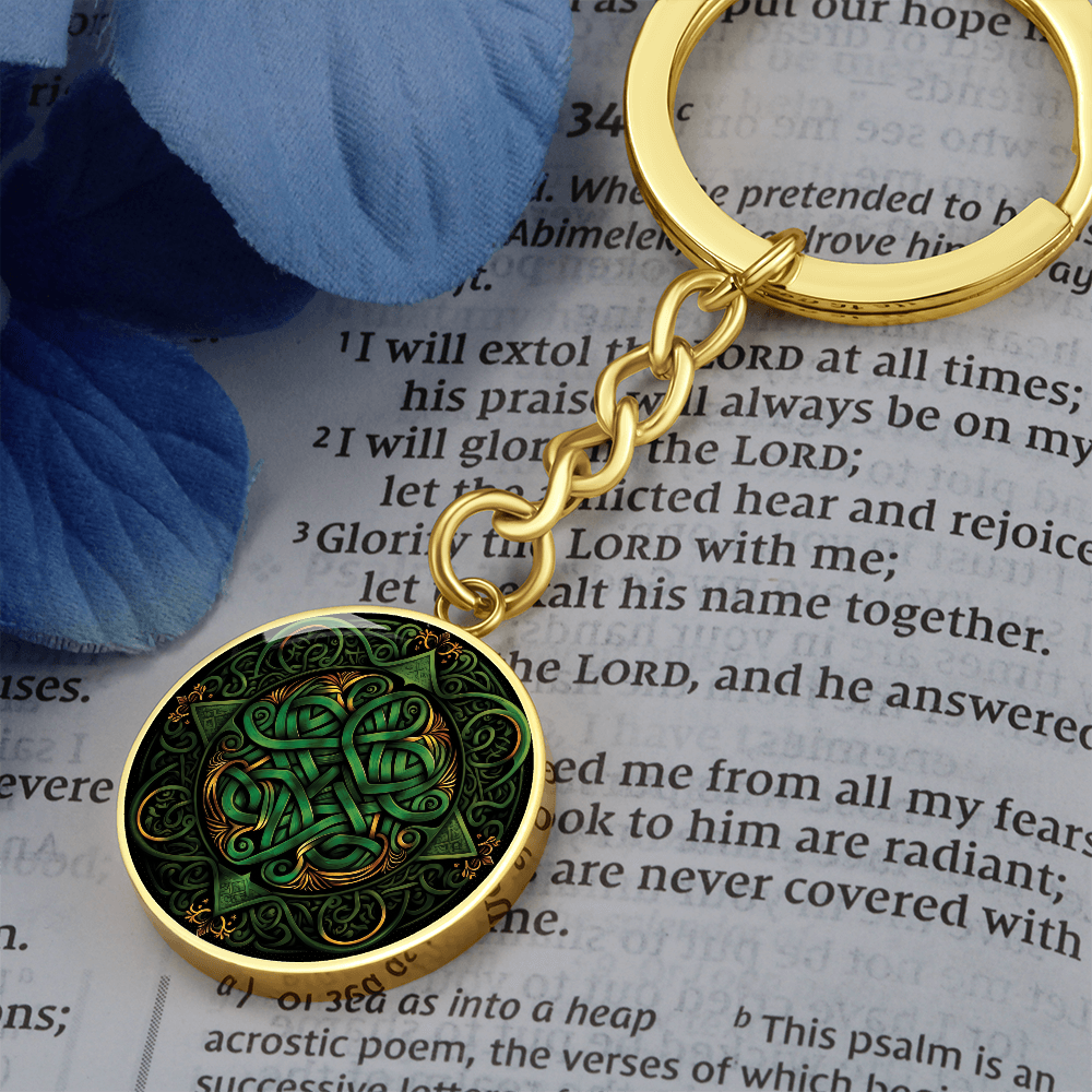 Green Celtic Knot Keychain - Romantic Pendant Jewelry